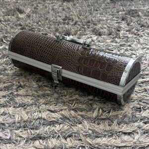 Brown Crocodile Patterned Insulated Wine Bottle Case With Bottle Opener